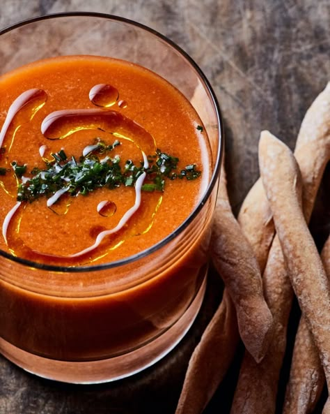 Spanish Soup, Gazpacho Recipe, Spain Food, Rustic Bread, Cold Soup, Famous Recipe, Gazpacho, Culinary Skills, Special Recipes