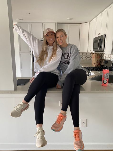 Moving In With Best Friend, Living With A Roommate, First Apartment With Best Friend, Moving In With Your Best Friend, Sharing Apartment With Best Friend, College With Best Friend, Best Friends Apartment, Best Friend Roommate Aesthetic, Apartment With Best Friend