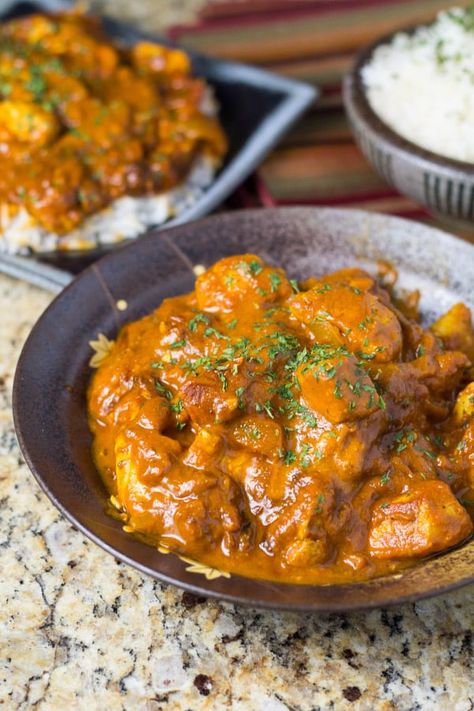 Coconut Curry Chicken - Salu Salo Recipes Coconut Curry Chicken Recipes, Kari Ayam, Bread Keto, Coconut Chicken, Coconut Curry Chicken, Keto Ideas, Curry Dishes, Curry Chicken Recipes, Coconut Curry