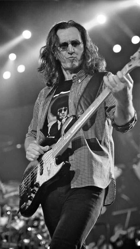 GEDDY LEE Rush Geddy Lee, Rush Concert, Satanic Clothing, Rock Musicians, Jeff Jones, Alex Lifeson, Rush Band, Geddy Lee, Neil Peart