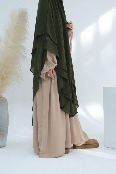 Wowowowowowowowowowowowo Owo Army Green Outfit Hijab, Olive Green Hijab Outfit, Green Hijab Outfit, Assignment Design, Army Green Outfit, Annah Hariri, Designer Abaya, Olive Green Outfit, Green Hijab