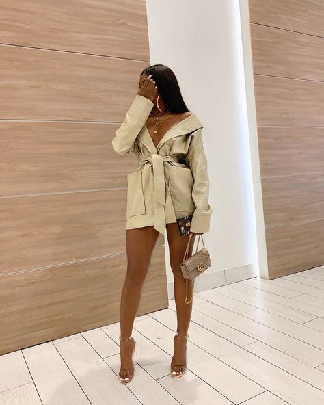 Get Into This Style on Instagram: “Serving legs, serving looks ✨😍😍 @mariipvzz • Follow @getintothisstyle for more and tag #getintothisstyle • #ohpolly #khakistyles…” Sporty Outfits With Heels, Tierra Walker Outfits, Errand Outfit, 23 Outfit, Astrology Fashion, Formal Cocktail Dresses, Fest Outfits, Boujee Outfits, Chique Outfits