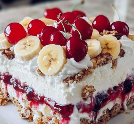 Banana Split No Bake Dessert, No Bake Banana Split Cake Recipe, No Bake Banana Split Cheesecake, No Bake Banana Split Cake, 2024 Diet, Banana Split Cake Recipe, Banana Split Dessert Recipes, Donut Cookies, Banana Split Pie