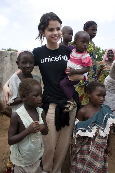 Selena Gomez working in Africa for UNICEF. Unicef Women, Selena Gomez Facts, Selena G, Charity Work, Missions Trip, Marie Gomez, Narnia, Justin Bieber, Selena Gomez