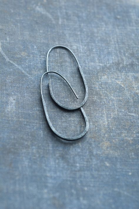 Jewellery Simple, Texture Jewelry, Large Silver Hoop Earrings, Oxidized Silver Earrings, Edgy Earrings, Geometric Hoop Earrings, Mixed Metal Earrings, Tiny Hoop Earrings, Oval Earrings