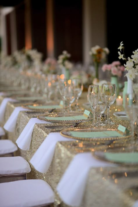 Mint and gold. Tropical Occasions. Mint Green And White Wedding Decor, Mint Tablescape, Mint Green And Gold Wedding, Tiffany Blue Wedding Decorations, Mint Gold Weddings, Mint And Gold Wedding, Mint Green Decor, Mint Green Wedding, Gold Tablecloth