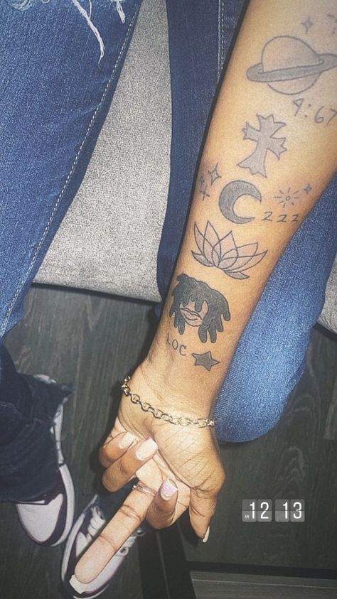 Star Sleeve Tattoo, Half Sleeve Tattoos Forearm, Taboo Tattoo, Girl Neck Tattoos, Christian Sleeve Tattoo, Hand Tattoos For Girls, Pretty Hand Tattoos, Black Girls With Tattoos, Fire Tattoo