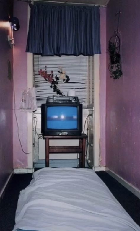 Liminal Bedroom Aesthetic, Liminal Space Bedroom, Dreams Core Aesthetic, Dream Core, Weird Core, Weirdcore Aesthetic, Nostalgic Pictures, Nostalgia Core, Liminal Space