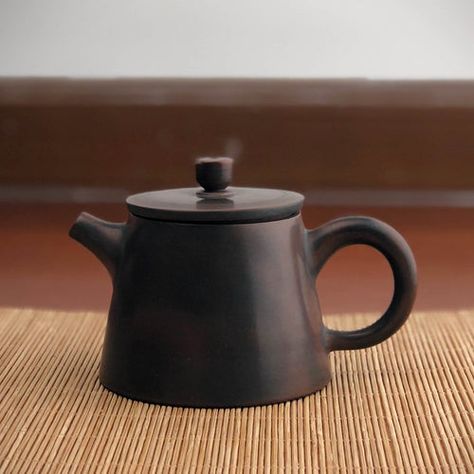 Handmade Teapot Pottery, Tea Pots Ceramic, Tea Pot Design, Teapot Pottery, Pottery Tea Pots, Tea Pottery, Pottery Tea Pot, Teapot Design, Yixing Teapot