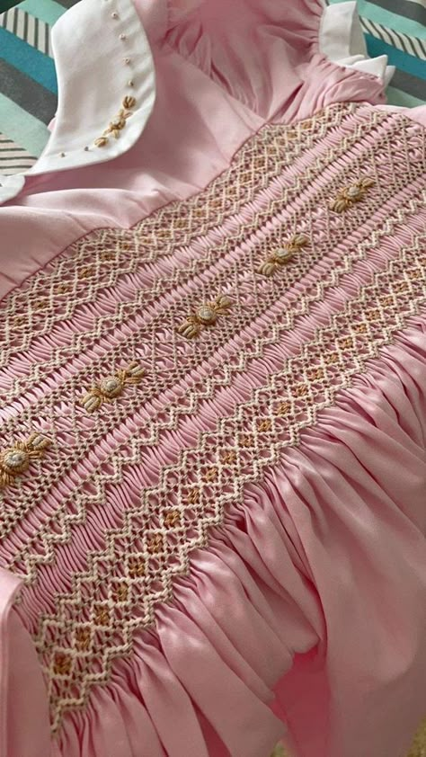 Pink silk Hand smocked dress Smocking Fashion, English Smocking, Hand Smocking, Smocking Embroidery, Smocking Tutorial, Baby Summer Dresses, Smocking Plates, Hand Smocked Dress, Smocked Baby Dresses