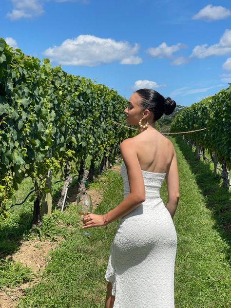 #fashion #ootd #style Wine Estate Outfit Summer, Winery Tasting Outfit, Cute Winery Outfit Spring, Tuscany Vineyard Outfit, Wine Testing Outfits Ideas, Classy Winery Outfit, Winery Picture Ideas Instagram, Wine Tasting Picture Ideas, Temecula Winery Outfit