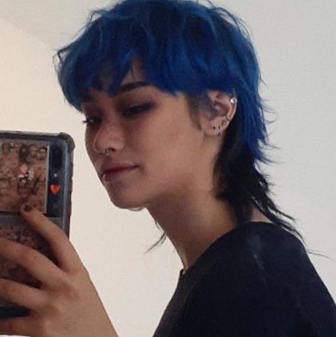 ren on Instagram: “Trying my best” Blue Mullet Aesthetic, Mullet Blue Hair, Nonbinary Buzzcut, Haircut Nonbinary, Blue Hair Mullet, Nonbinary Mullet, Short Hair Nonbinary, Blue Mullet, Blue Hair Short