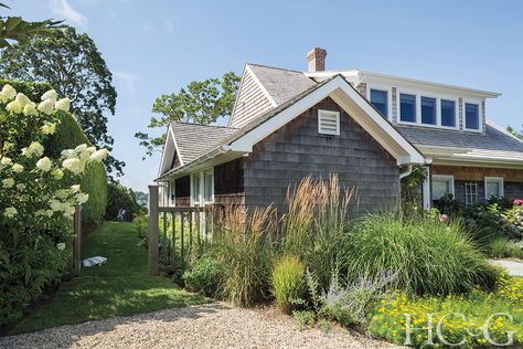 Hamptons Cottage Exterior, Hampton Cottage, Hamptons Houses, East Hampton Houses, Hamptons Cottage, Nature House, Hamptons Home, Maine Cottage, Ranch Exterior