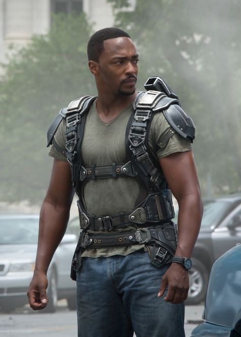 Sam Wilson The Falcon Soldier Images, Falcon Marvel, Vicky Cristina Barcelona, Captain America The Winter Soldier, Wonder Woman Movie, Phil Coulson, Anthony Mackie, Sam Wilson, Costume Noir