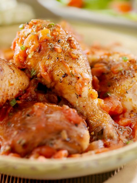 This easy and savory Chicken Drumsticks Cacciatore recipe cooks in your slow cooker with onions and garlic so dinner is ready when you get home. Easy Chicken Cacciatore, Honey Baked Chicken, Fried Chicken Drumsticks, Fried Chicken Recipe Southern, Tex Mex Chicken, Cacciatore Recipes, Juicy Baked Chicken, Baked Chicken Drumsticks, Drumstick Recipes