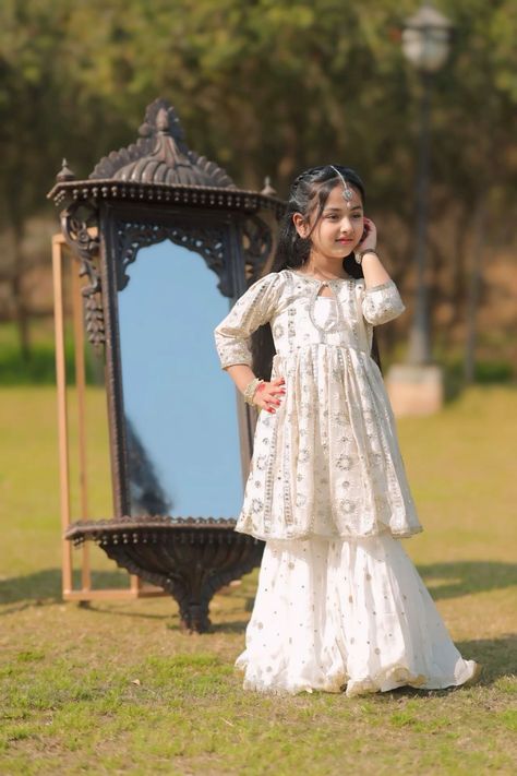 Summer dress designs for baby girl 2024 Summer Eid Dress Ideas, Indian Dresses For Kids Traditional, Pakistani Kids Dresses Eid, Kids Eid Dress, Girls Eid Dresses Pakistani, Kids Pakistani Dress, Eid Dress Designs Ideas 2024, Kids Designer Dresses Pakistani, Eid Outfits For Kids