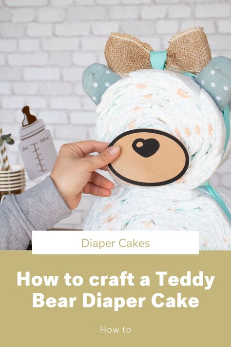 The cute bear diaper cake is a variation of the well-known nappy cake gift. It’s easy to make yourself and can be customised with lots of nice little baby gifts.It takes about 45 minutes to make this cute teddy bear. Of course, this depends on how well prepared you are and whether you have and extra pair of helping hands. It’s easier to make with help, but still possible to make it alone. If you have everything you need handy, then you can put this together in no time. Diaper Ideas For Gift, Cute Diaper Gift Ideas, Teddy Bear Diaper Cake Tutorial, Diy Nappy Cake, Diaper Tower Ideas, How To Diaper Cake, Baby Boy Diaper Cake Ideas Diy, Teddy Bear Baby Shower Food Ideas, Diaper Cake Ideas Girl