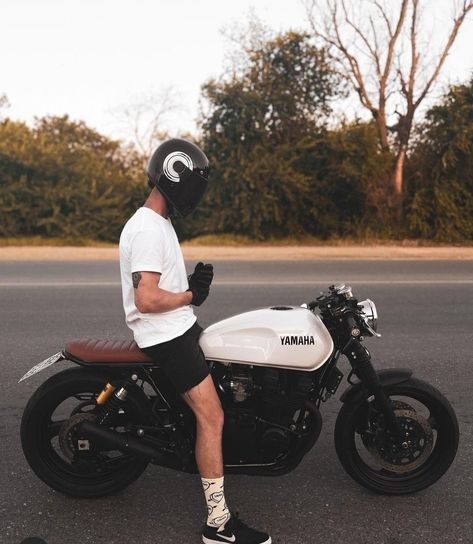 Truk Ford, Noxus League Of Legends, Yamaha Xjr, Xjr 1300, Custom Bikes Cafe Racers, Yamaha Cafe Racer, Cafe Racer Moto, Motorcycle Yamaha, Best Motorbike