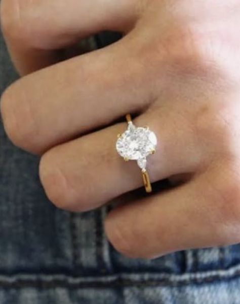 Gold Band Engagement Rings, Classic Diamond Engagement Ring, Classic Diamond Ring, Pretty Engagement Rings, Ring Cuts, Cute Engagement Rings, Stone Diamond Ring, Three Stone Diamond Ring, Future Engagement Rings