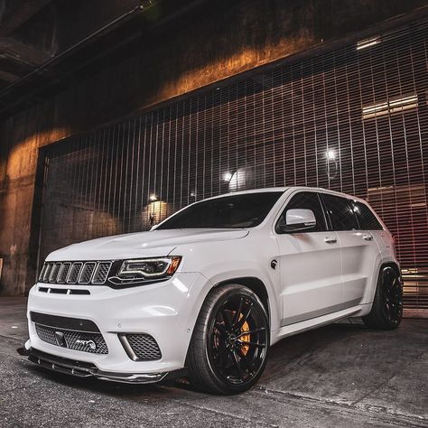 Srt Jeep, Jeep Srt8, Jeep Wallpaper, New Jeep, Jeep Grand Cherokee Srt, Dream Cars Bmw, Dropped Trucks, Hell On Wheels, Dodge Muscle Cars