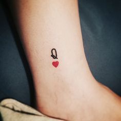 Queen of hearts... Tiny tattoo                                                                                                                                                     More Tiny Tattoo, Simplicity Tattoos, Queen Of Hearts Tattoo, Vegas Tattoo, Paris Tattoo, Typography Tattoo, Tan Tattoo, French Tattoo, Queen Tattoo