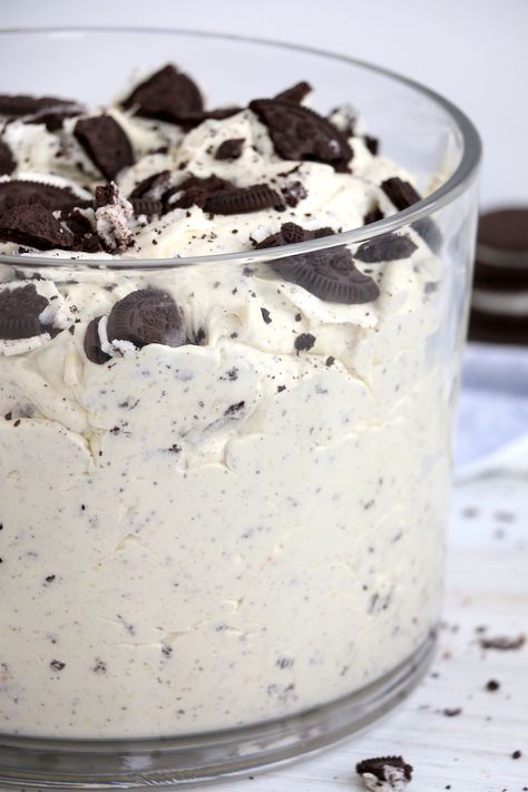 Oreo Fluff Salad - A simple 4-ingredient sweet and fluffy no-bake dessert loaded with Oreo cookies folded into creamy vanilla pudding.  #bitzngiggles #Oreo #pudding #salad #dessert #nobake #recipe #potluck #summer #partyfood Mint Oreo Fluff Dessert, Cookie Fluff Dessert, Oreo Vanilla Pudding Dessert, Oreo Salad Instant Pudding, Easy Dinner Desserts Simple, Oreo Fluff Dip, Oreo Fluff Dessert Cool Whip Easy, Oreo Dessert Pudding, Oreo Cookie Pudding Dessert