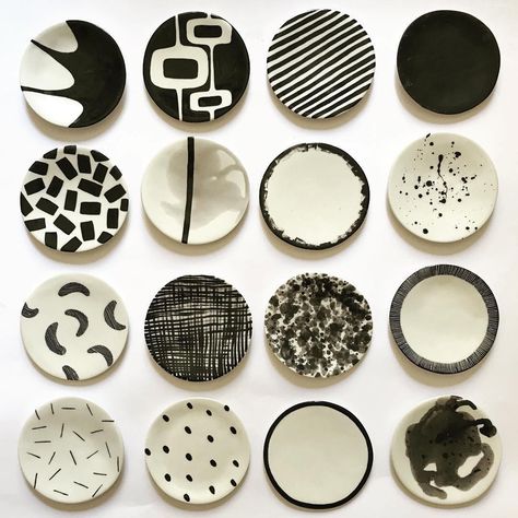 kylie gusset 𐃭 𐃢 𐃡 no Instagram: “Noticing 1/3: Black and white . #Repost @urban_pottery ・・・ Keeping it monochrome today 🖤 _______________________________ . #ceramicplates …” Monochrome Ceramics, Black And White Plates, Pottery Painting Designs, Clay Crafts Air Dry, Keramik Design, White Pottery, Clay Art Projects, Ceramics Ideas Pottery, Pottery Plates