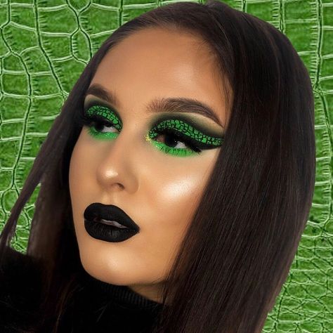 Crocodile Makeup, Colorful Editorial, Rave Concert, Artsy Makeup, Concert Makeup, Animal Makeup, Cool Halloween Makeup, Colorful Eye Makeup, Makeup Eye Looks