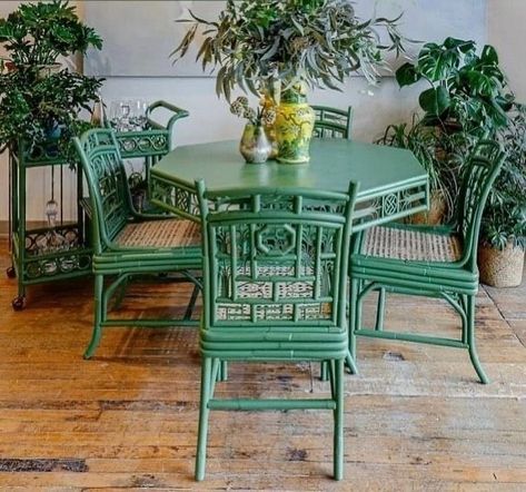 Bamboo Chair Makeover, Bamboo Furniture Makeover, Egg Furniture, Chinoiserie Furniture, Chippendale Chairs, Green Dining Chairs, Rattan Chairs, Bamboo Chair, Wicker Dining Chairs