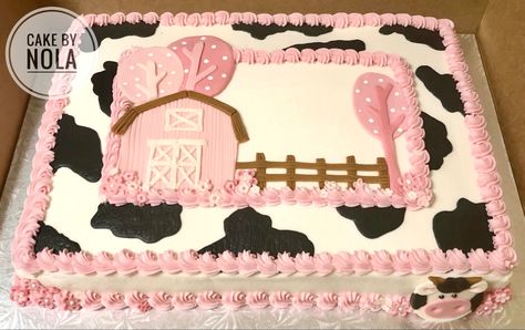 Barnyard Sheet Cake, Cow Pink Cake, Cow Sheet Cake Ideas, Cow Themed Sheet Cake, Farm Themed Cakes, Cowprint Birthday Cakes, Cow Cake Design, Pink Cow Print Birthday Cake, Farm Themed Birthday Party Cake