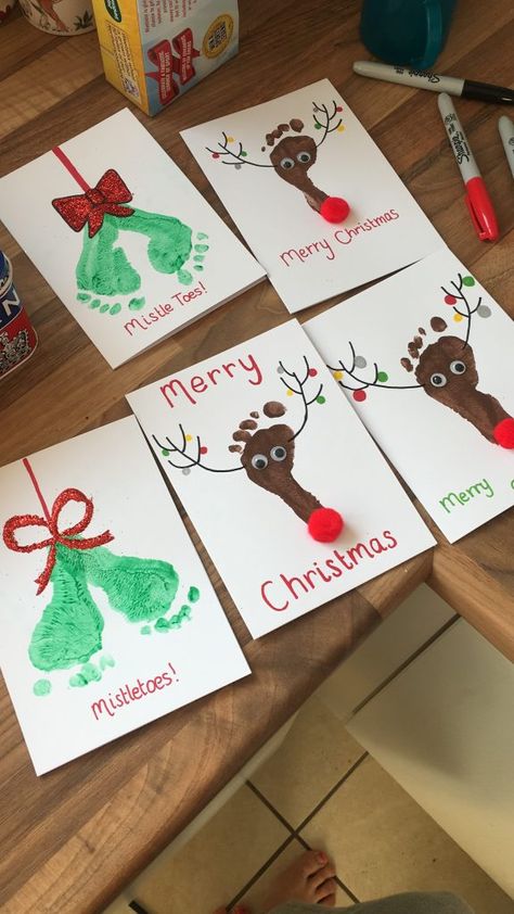 Christmas Cards Handmade Kids, Handprint Christmas Cards, Baby Christmas Card, Baby Christmas Crafts, Baby Art Crafts, Christmas Card Ideas, Handprint Christmas, Footprint Crafts, Print Christmas Card