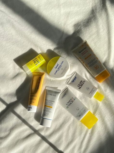 Sunscreen Astethic, Yellow Aesthetic Vision Board, Supergoop Sunscreen Aesthetic, Spf Aesthetic Photo, Suncare Aesthetic, Yellow Makeup Products, Orange Skincare Aesthetic, Yellow Skincare Aesthetic, Sunscreen Aesthetic Photography