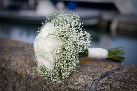 Wedding Bouquets Roses, Gypsophila Wedding, Bouquet Photography, Babies Breath, Red Rose Bouquet, Rose Wedding Bouquet, Groom Boutonniere, Baby's Breath, A Wedding Dress