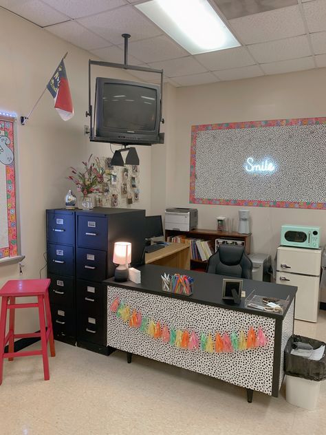 School Teacher Desk Ideas, Behind Teacher Desk Organization, Decorate Front Of Teacher Desk, Elementary Speech Room Decor, Teacher Desk Corner Ideas Classroom, Teacher Work Area Ideas, Teacher Computer Area, Classroom Layout Ideas Elementary Tables, Teacher Desk Placement In Classroom