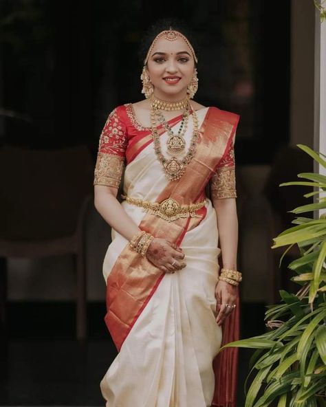 Red Pattu Saree Brides, Bridal Pattu Sarees, South Indian Bride Jewellery, White Saree Wedding, White Saree Blouse, Red And White Saree, Wedding Saree Designs, Red Saree Wedding, Indian Wedding Sarees