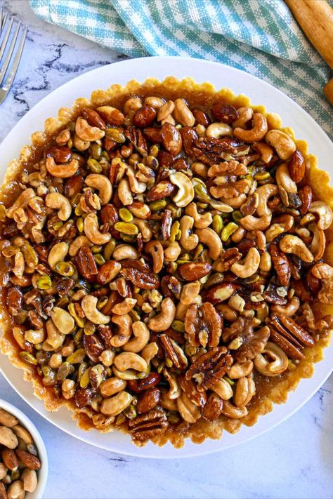 No Bake Chocolate Pie, Pecan Pie Cake Recipe, Shortbread Desserts, Pecan Pie Cheesecake Bars, Nut Tart, Pecan Pie Cheesecake Recipe, Pecan Pie Bar, Pecan Pie Bars Recipe, Pecan Pie Cake