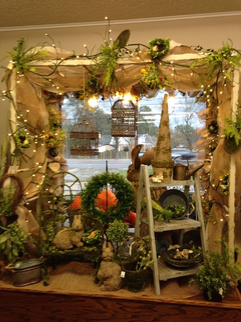 Easter display window! Spring Window Displays Store Fronts, Easter Booth Display, Spring Store Front Windows Display Ideas, Store Window Displays Ideas, Spring Display Window, Spring Shop Window Display, Spring Store Displays, Florist Shop Window Display, Spring Flower Shop Window Display