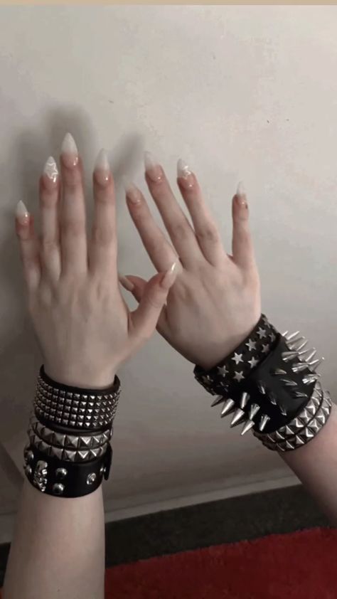 Metal Head Jewelry, Punk Bracelets Aesthetic, Punk Rock Accessories, Punk Core Aesthetic, Spikes Aesthetic, Accesorios Dark, Emo Bracelets, Studded Jewellery, Punk Bracelets