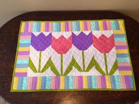 Easter Quilts Wall Hangings, Easter Table Runner Pattern, Tulip Table Runner, Tulip Quilts, Easter Flag, Spring Placemats, Easter Quilt, Easy Placemats, Quilt Runners