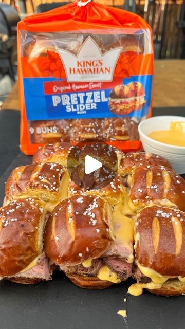 Pretzel Sandwich Buns, Recipes With Slider Buns, Philly Cheesecake Sliders, Desert Sliders, Pretzel Slider Bun Recipes, Hawaiian Pretzel Roll Sliders, Sliders Pretzel Bun, Sliders For Parties, Pretzel Bun Sliders Recipes