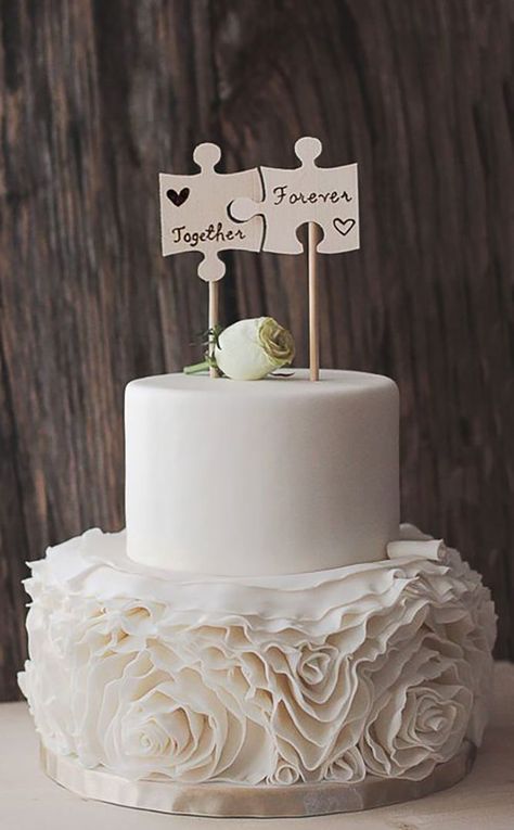 24 Creative Wedding Cake Topper Inspiration Ideas ❤ See more: http://www.weddingforward.com/wedding-cake-topper-ideas-inspiration/ #wedding #cakes Wedding Cake Topper Ideas, Cake Topper Ideas, Bridal Cake Topper, Vintage Pasta, Funny Wedding Cakes, Wedding Cake Toppers Unique, Creative Wedding Cakes, 귀여운 음식 그림, Rustic Wedding Cake Toppers