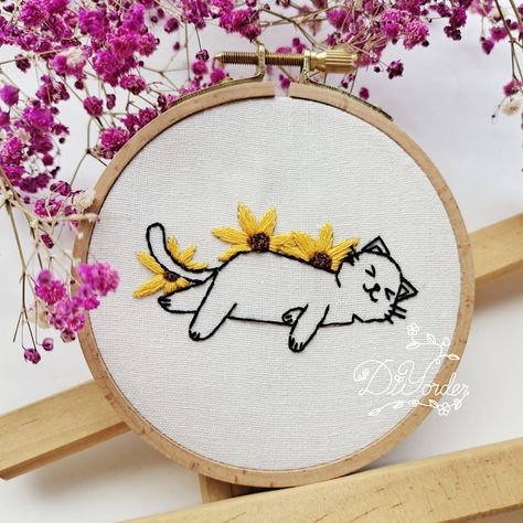 Cat DIY Embroidery Kit-Pet Embroidery Kit-Animal Pattern-Beginner Friendly-Birthday Gift-Hoop Art-Home Decor-gift to her-flower embroidery Cats Embroidery Designs, Cat Embroidery Ideas, Embroidery Cat Patterns, Kitten Embroidery, Cute Cat Embroidery, Cats Embroidery, Pet Embroidery, Embroider Ideas, Cat Embroidery Design