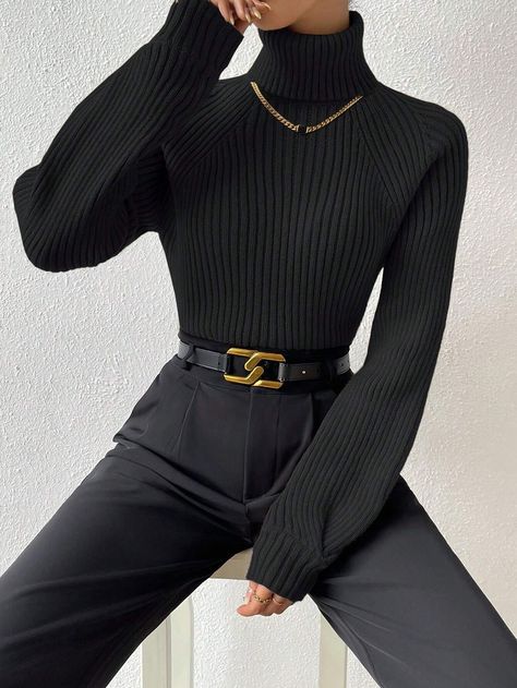 Turtleneck Street Style, Chunky Knit Sweater Dress, Activewear Trends, Pullover Outfit, Boho Summer Dresses, Sweater Trends, Black Turtleneck, Ribbed Knit Sweater, Knit Sweater Dress