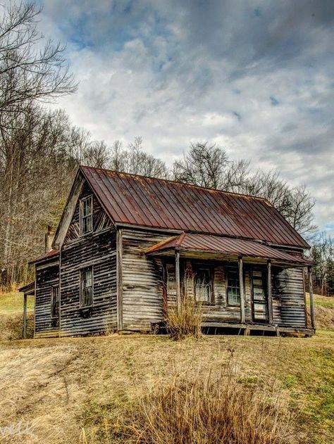 Rusty roof. Cardboard Cottage, Mansion Homes, Old Cabins, Old Abandoned Buildings, Barn Pictures, Old Abandoned Houses, Country Barns, Barn Painting, Old Churches