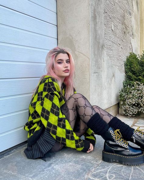 Abby Roberts en Instagram: “ripped my tights taking these rip😔✋🏼 📸 @sophbuckleyy” Abby Roberts, Alternative Girls, Gothic Fashion, Strong Women, Fashion Inspo Outfits, Over Knee Boot, Personal Style, Dress Shoes, Fashion Inspo