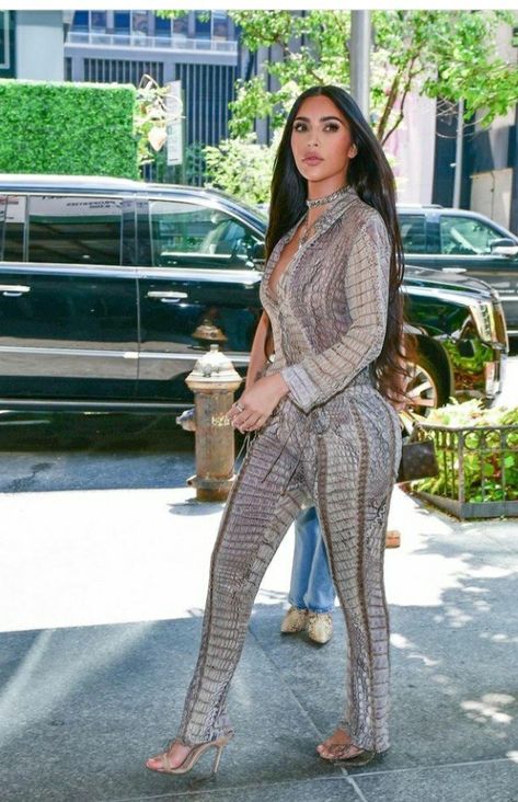 Estilo Kim Kardashian, Kim Kadarshian, Trip To Nyc, Kim Kardashian Outfits, Kim K Style, Kardashian Outfit, Kim Kardashian Style, Spider Girl, She Left