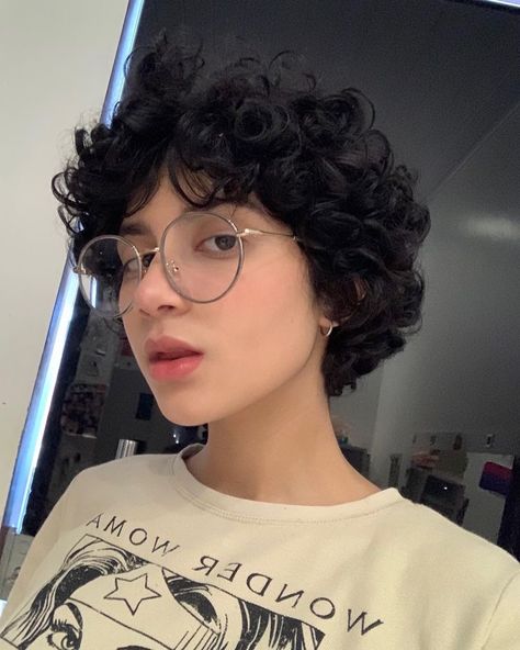 Short Curly Hair Mullet, Shot Hair, Curly Pixie Hairstyles, Curly Pixie Haircuts, Really Short Hair, Curly Hair Photos, Short Curly Haircuts, Haircuts For Curly Hair, Curly Hair Inspiration