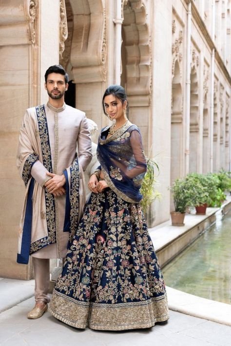 शादी की तस्वीरें, Pengantin India, Groom Dress Men, Couple Matching Outfits, Indian Groom Wear, Wedding Dresses Men Indian, Reception Outfit, Couple Wedding Dress, Wedding Lehenga Designs