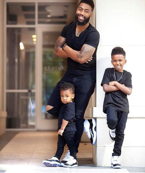 Happy Black Families Are Real on Instagram: “[📸: @thebeardedlion] It’s all good on this side ✊🏽 #blackfamilies #blackfamily” Black Father And Son, Dad Son Photography, Father Son Pictures, Posing Families, Men Core, Baby Matching Outfits, Father Son Photos, Mom Dad And Baby, Newborn Shoots