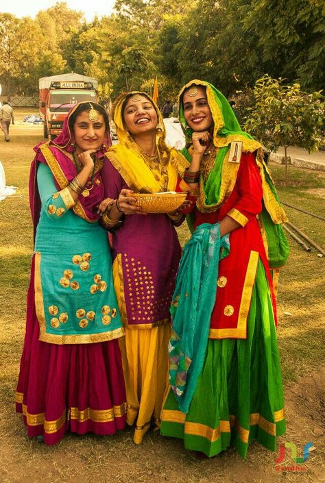 ❤️ Chill & Hip Hop Showcased MiVu.photos/chill - Punjab Culture, Dance Of India, Mother India, Punjabi Culture, Amazing India, Steve Mccurry, Indian People, Punjabi Dress, Indian Dance